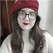 Profesora de inglés con título B2 que imparte clases a todos los cursos